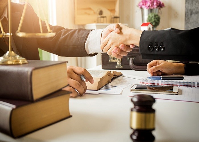 وکیل خوب از کجا پیدا کنیم؟